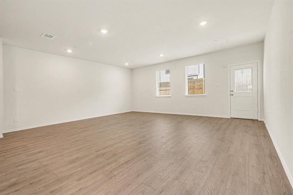125 Arbor Drive Property Photo 4