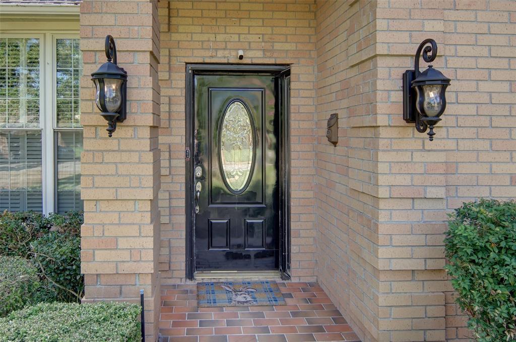 4925 Courtside Drive Property Photo 5