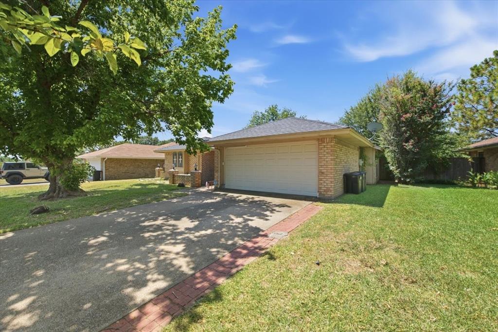 200 Almond Lane Property Photo 2