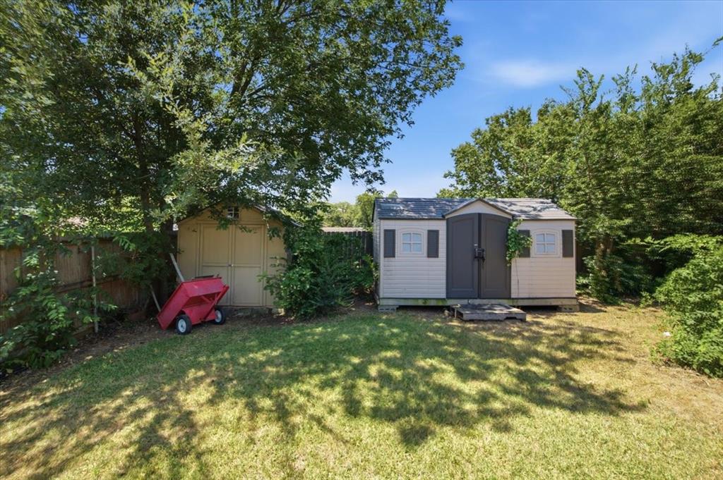 200 Almond Lane Property Photo 4