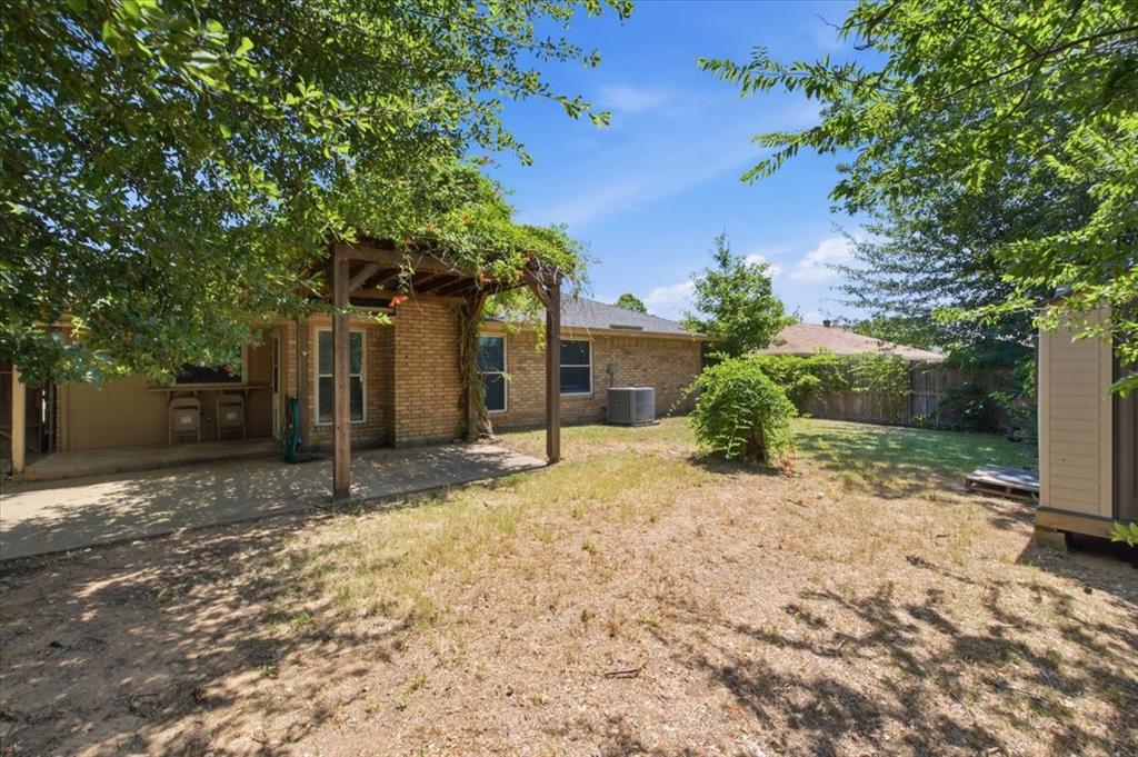 200 Almond Lane Property Photo 6