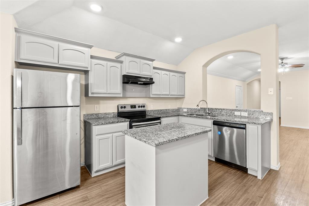 2836 Kilburn Avenue Property Photo 6