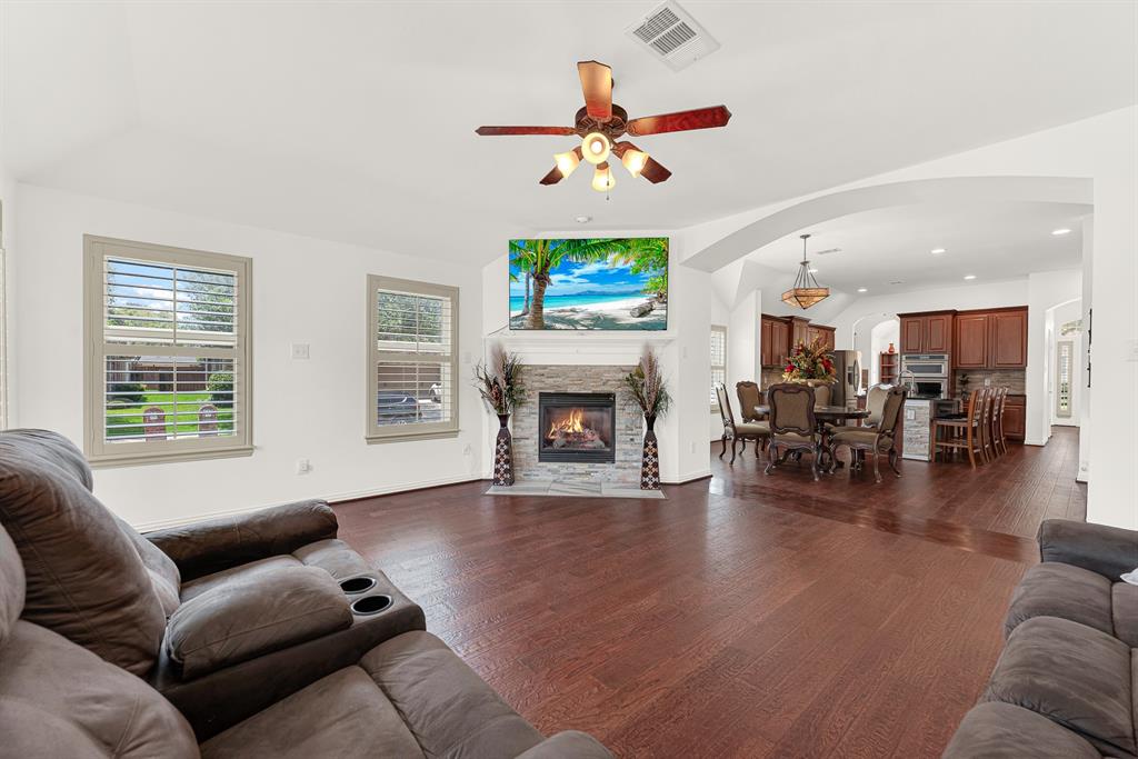 5729 New Castle Drive Property Photo 8