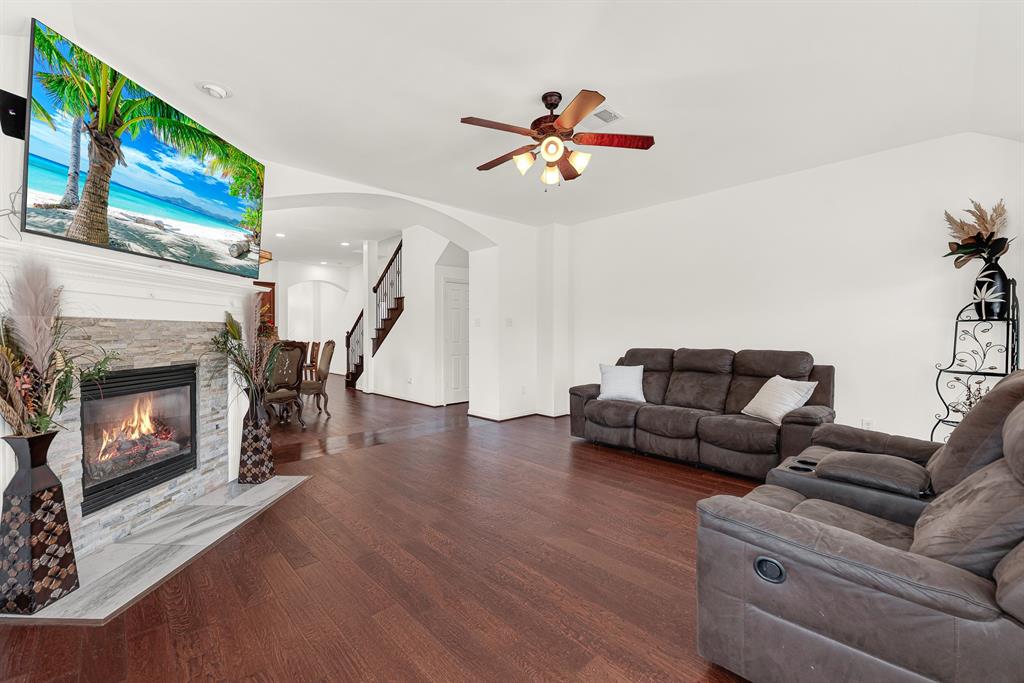 5729 New Castle Drive Property Photo 9