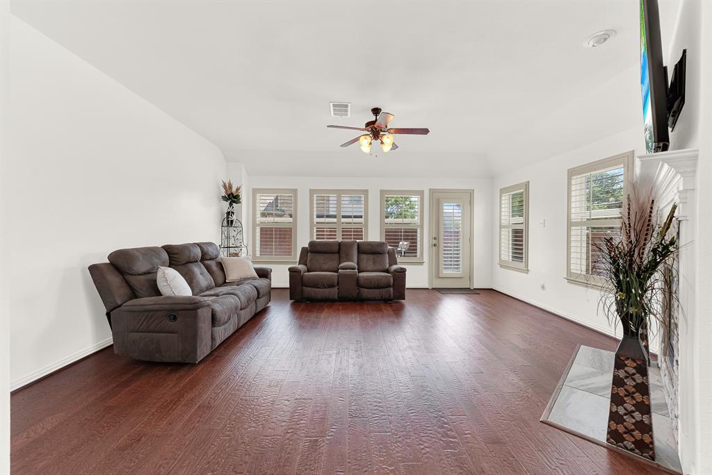 5729 New Castle Drive Property Photo 10