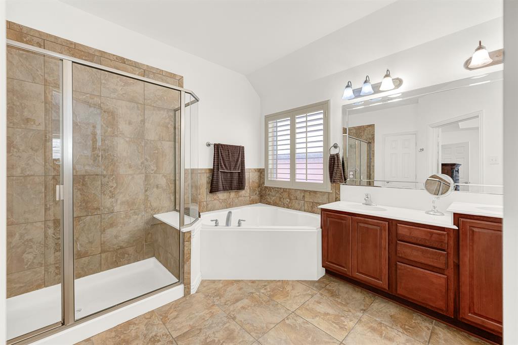 5729 New Castle Drive Property Photo 13