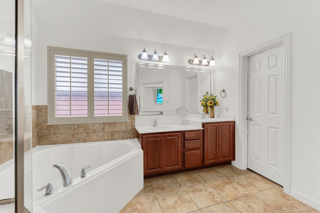 5729 New Castle Drive Property Photo 14