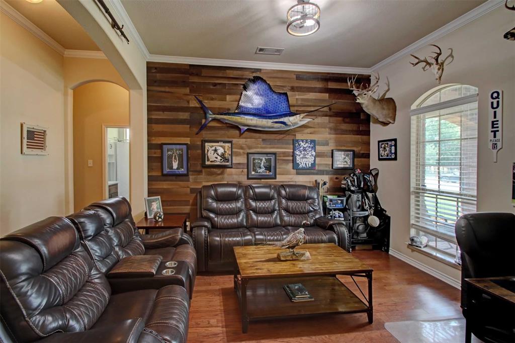108 Champions Way Property Photo 5