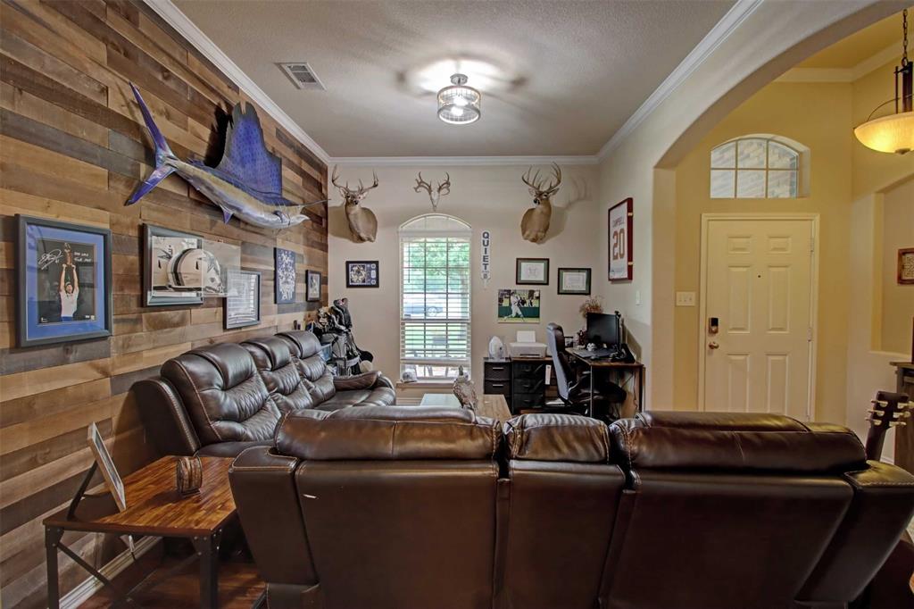 108 Champions Way Property Photo 14