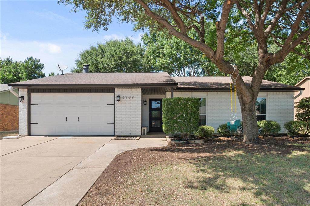6909 Arborbrook Drive Property Photo 2