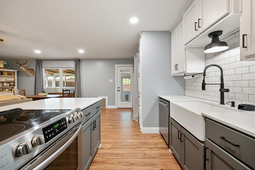 6909 Arborbrook Drive Property Photo 11