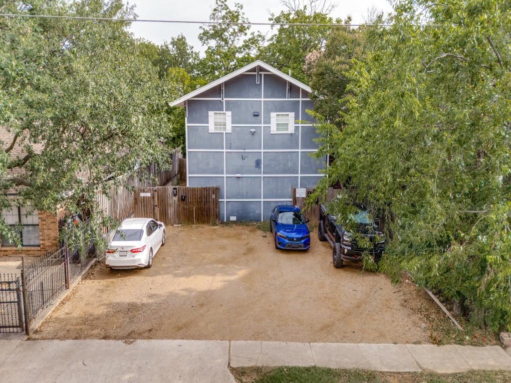 735 W 10th Street Property Photo 1