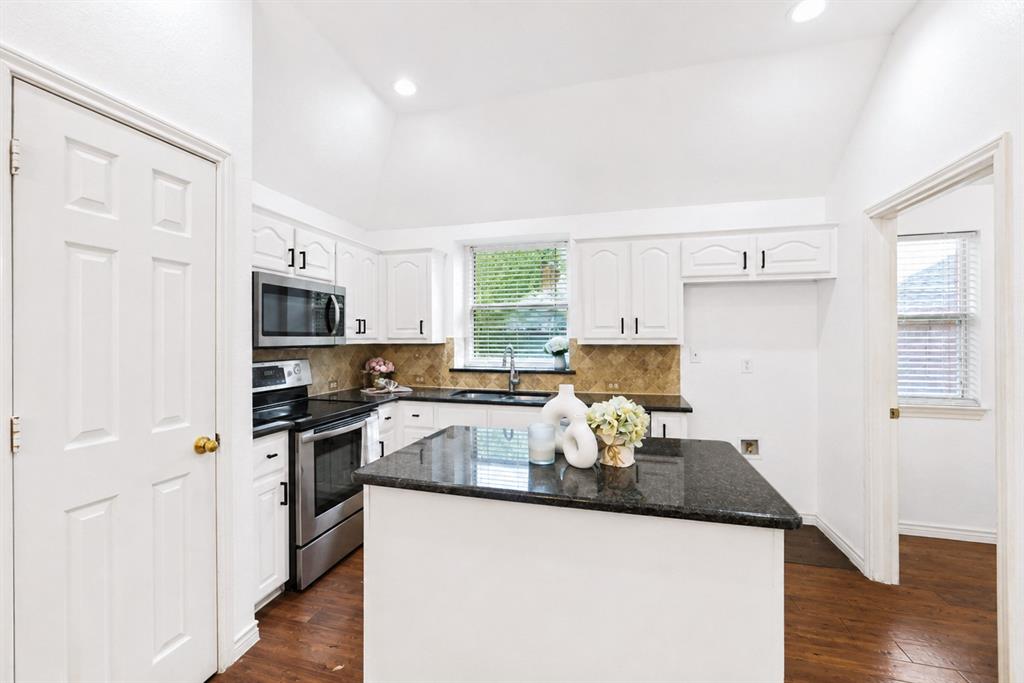 306 Fairfax Drive Property Photo 10