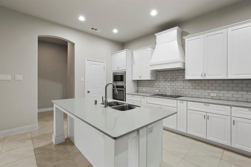 1316 Hudson Lane Property Photo 8