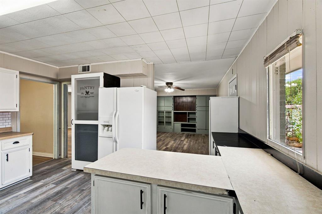 726 N Carrier Parkway Property Photo 15