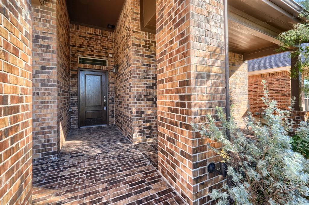 936 Meadows Drive Property Photo 2