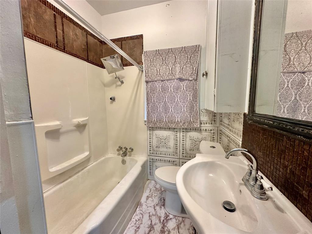 423 Strawn Road Property Photo 14