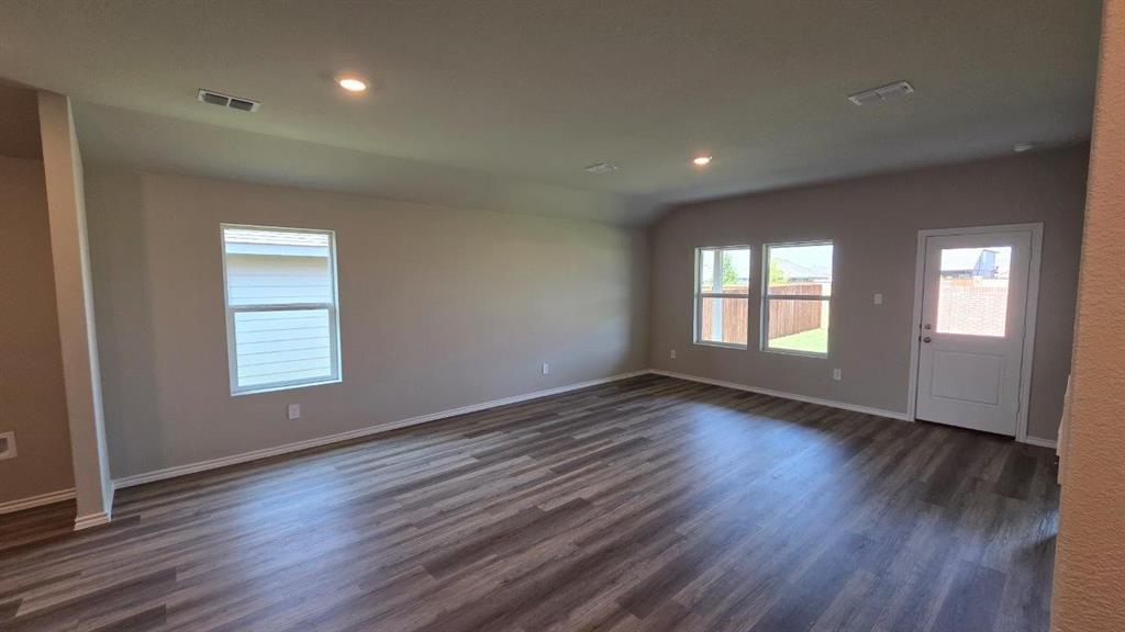 16545 Hudson Prairie Way Property Photo 4
