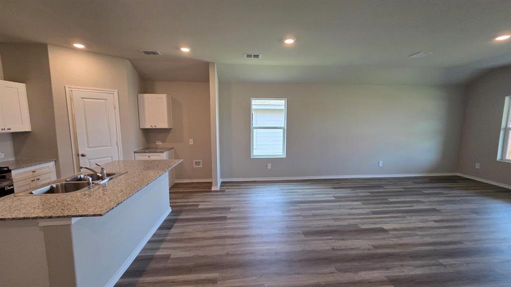 16545 Hudson Prairie Way Property Photo 6