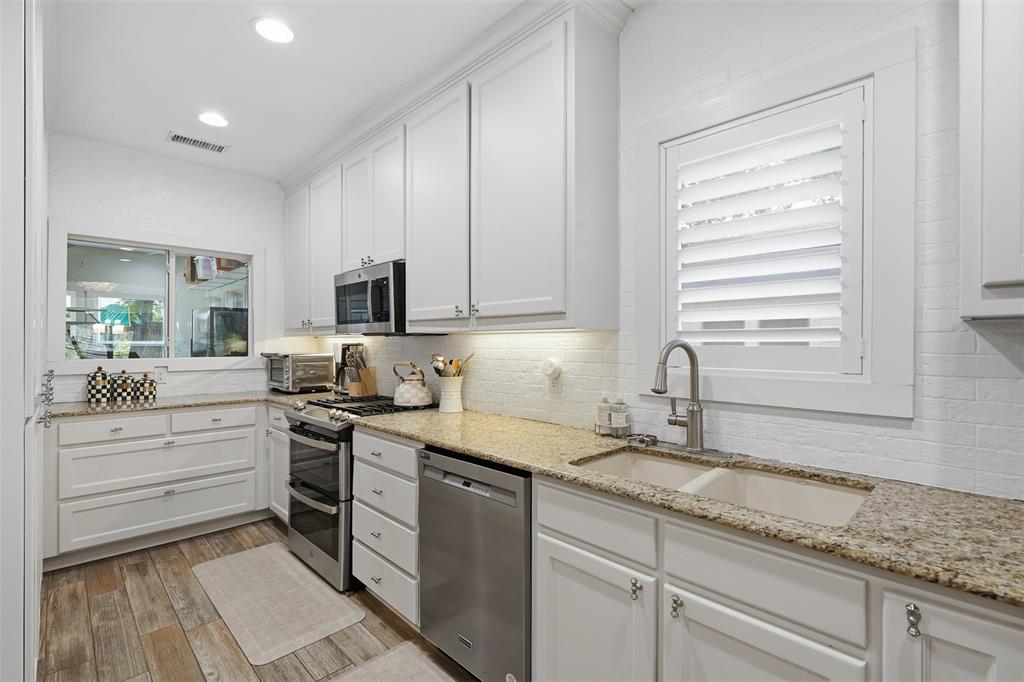 2208 Western Avenue Property Photo 13
