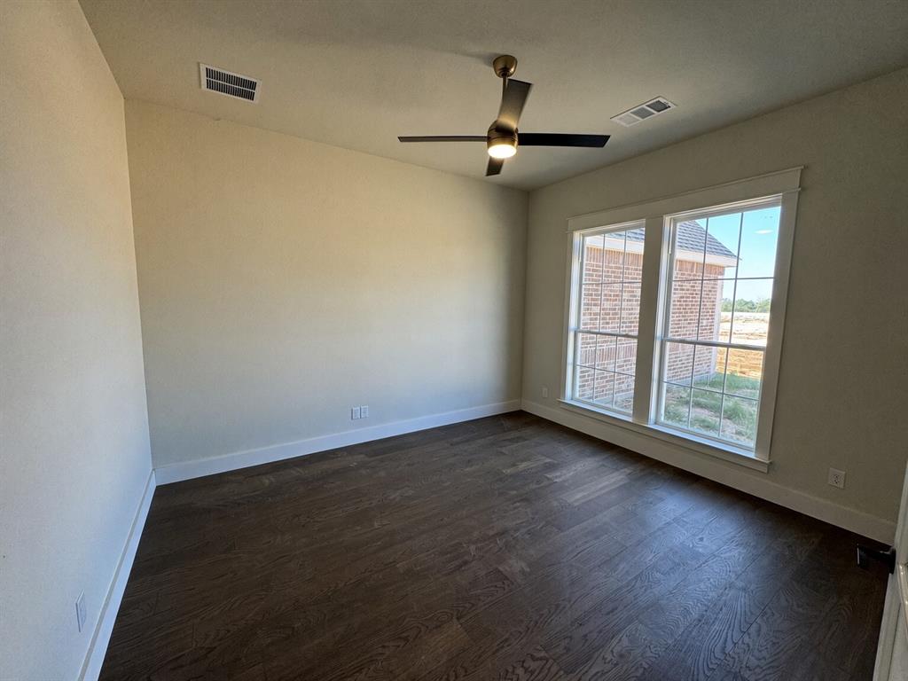 127 Guynell Property Photo 8