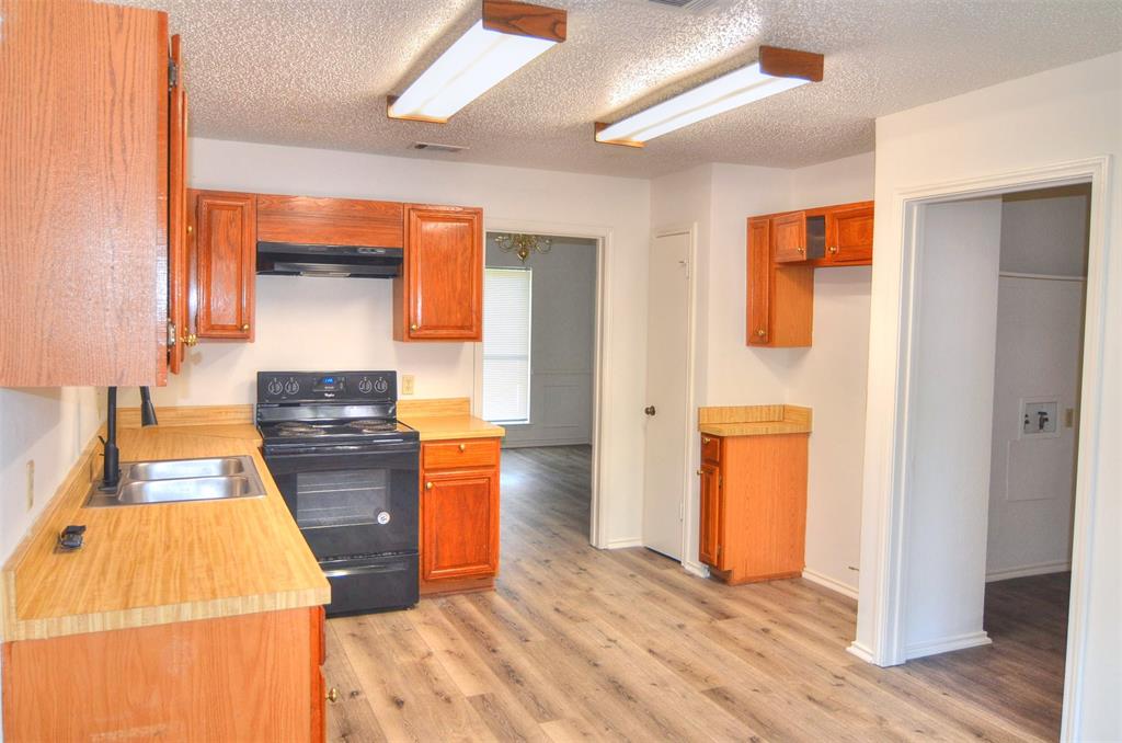8901 Greentree Drive Property Photo 4