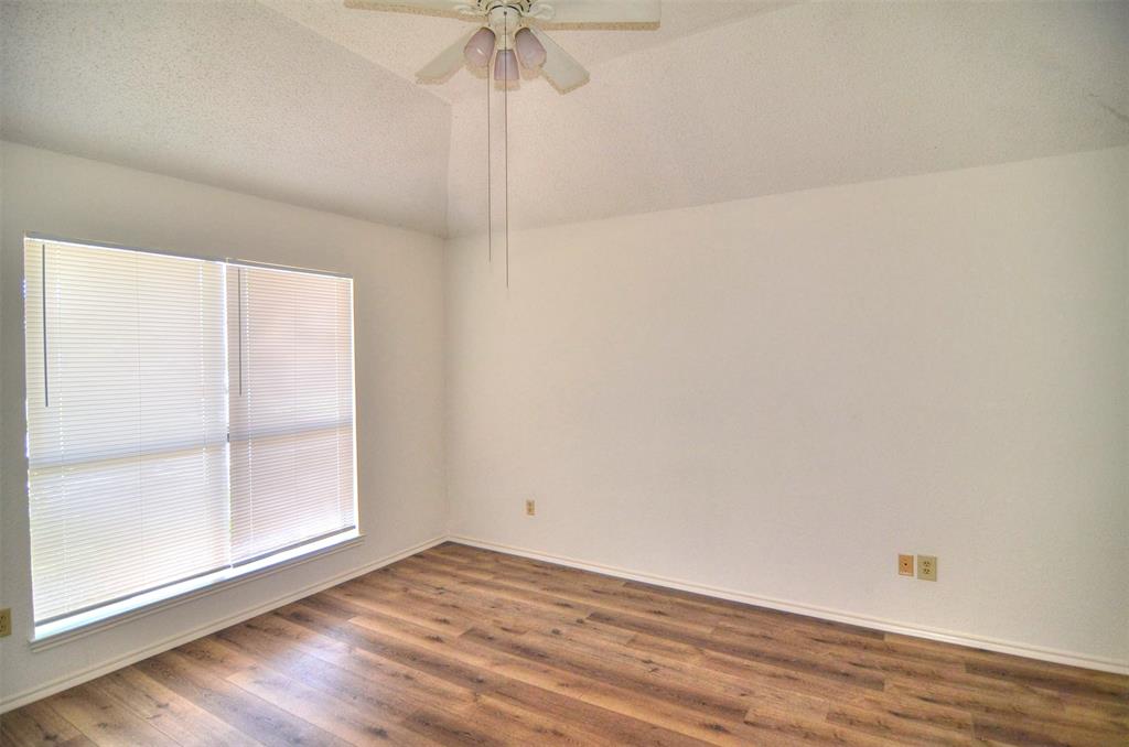 8901 Greentree Drive Property Photo 6