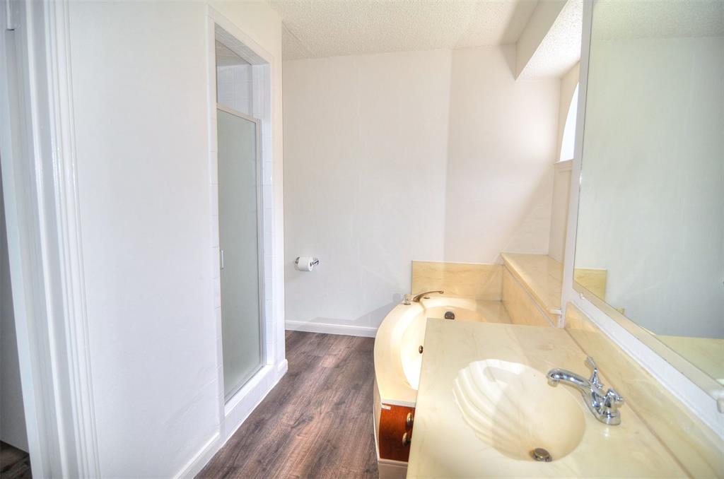 8901 Greentree Drive Property Photo 7