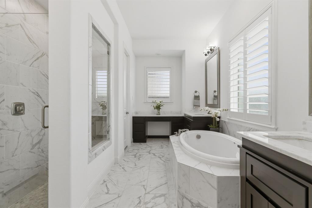 2405 Casia Landing Property Photo 16