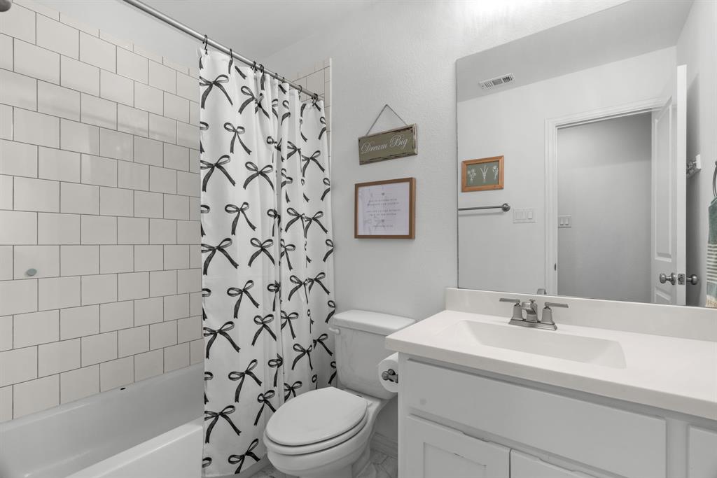 2405 Casia Landing Property Photo 24