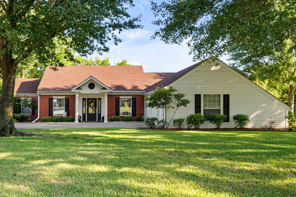 716 Meadow Drive Property Photo 1