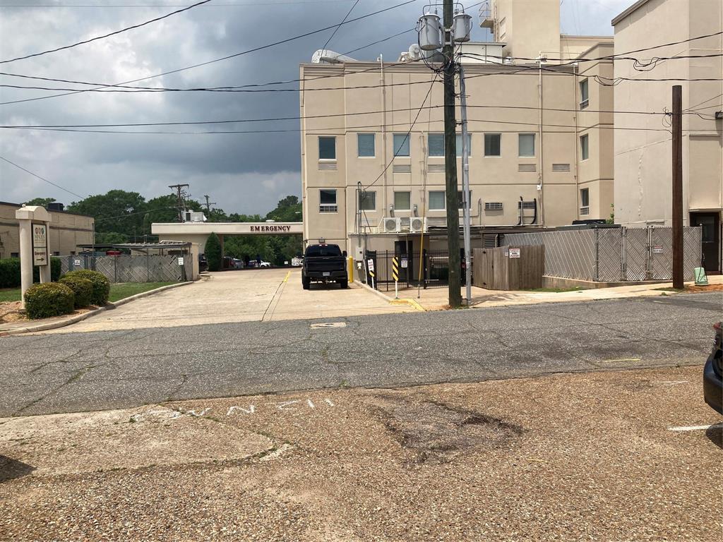 112 N Monroe Street Property Photo 4
