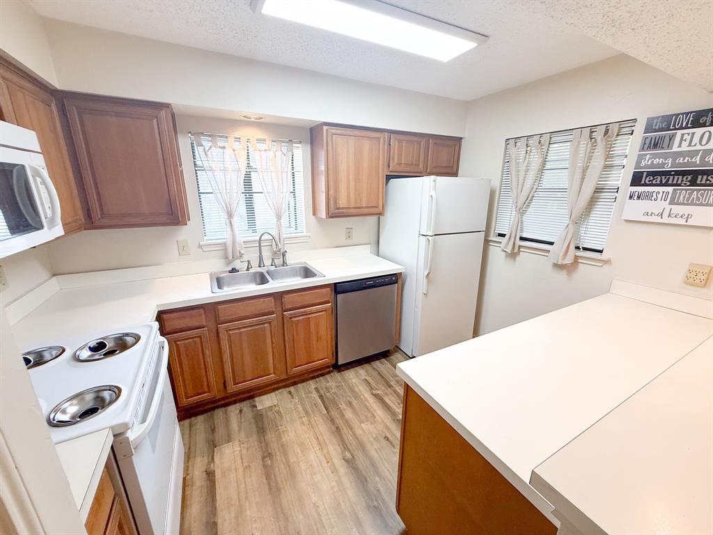 15221 Berry Trail #106 Property Photo 6