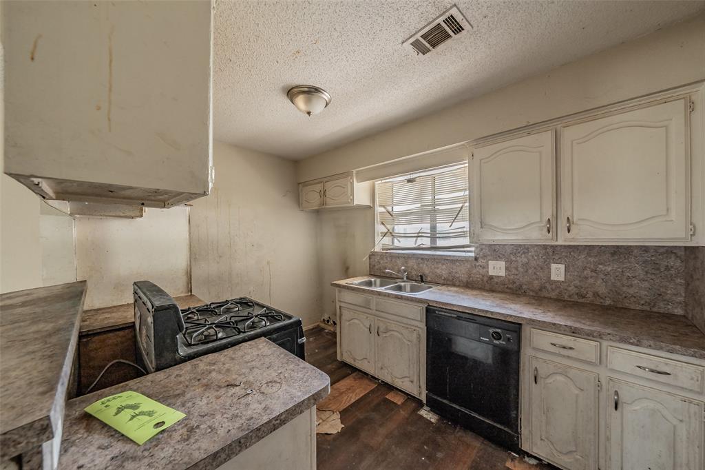 418 Longworth Boulevard Property Photo 10