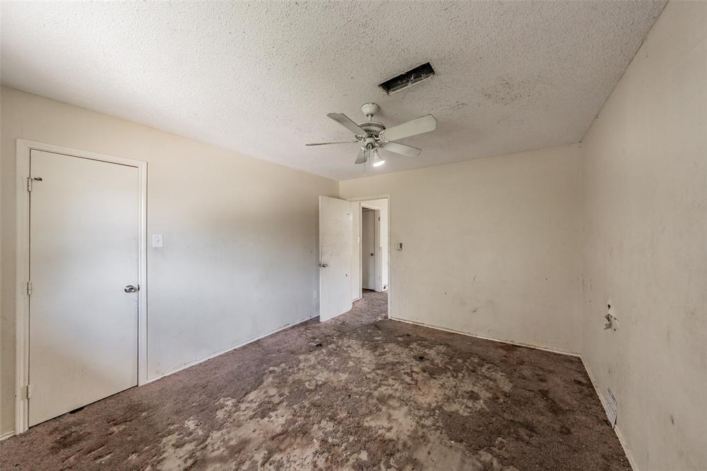 418 Longworth Boulevard Property Photo 17
