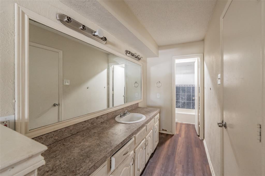 418 Longworth Boulevard Property Photo 21
