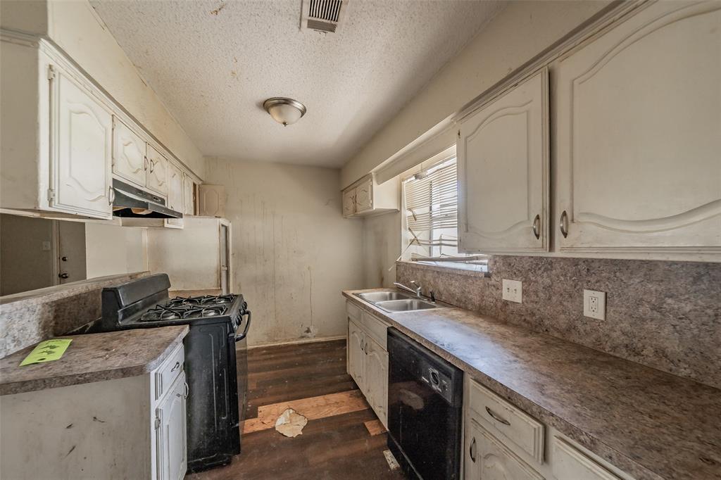 418 Longworth Boulevard Property Photo 29