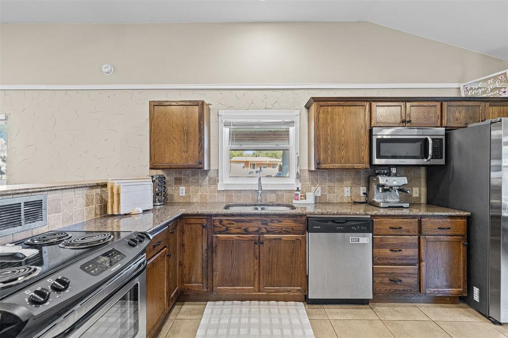 5117 Curzon Avenue Property Photo 6