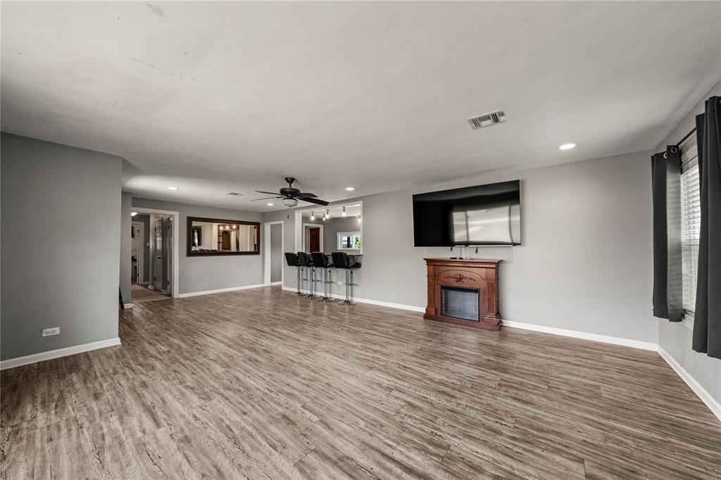 332 Illinois Property Photo 4