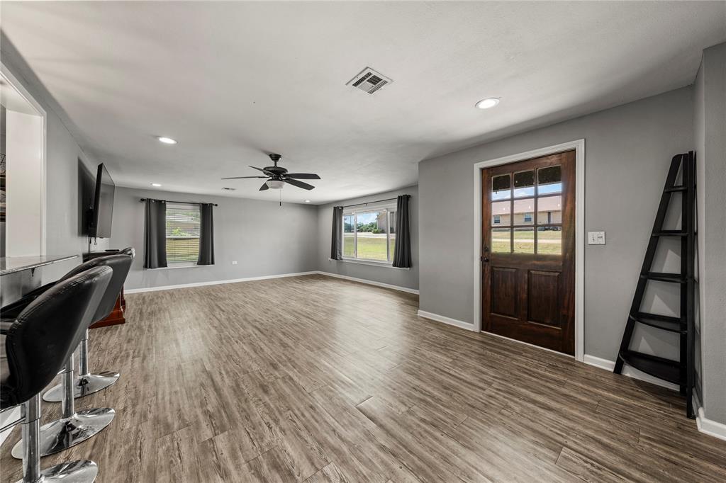 332 Illinois Property Photo 5