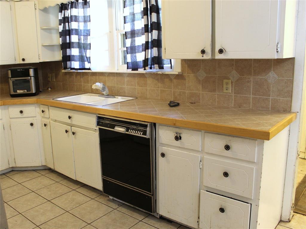 860 N Harbin Drive Property Photo 8