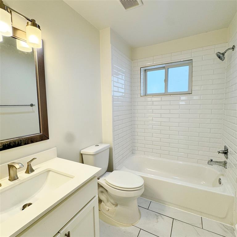 5010 San Jacinto Street 201 Property Photo 5