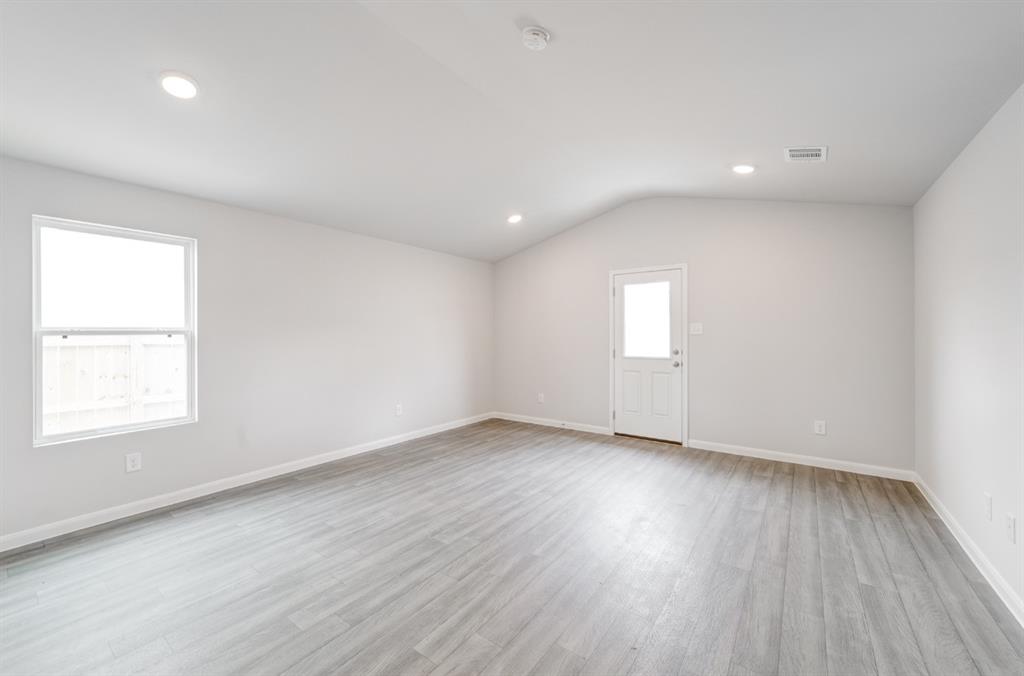 814 Somerset Way Property Photo 4