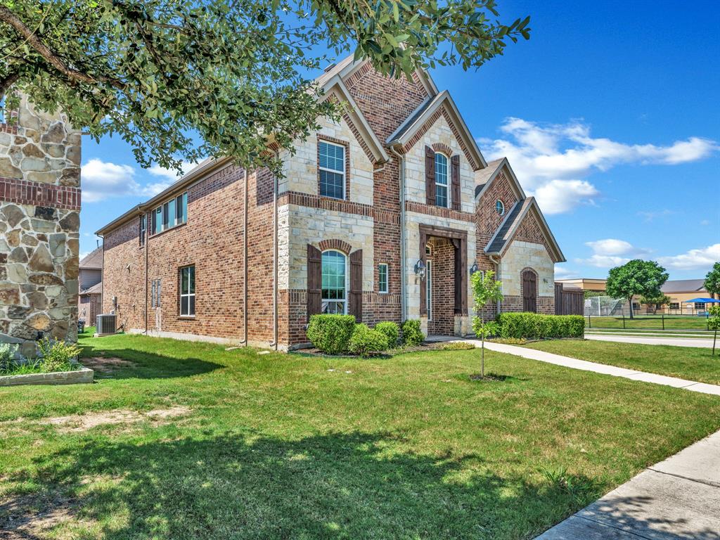1121 Ranch Gate Lane Property Photo 2