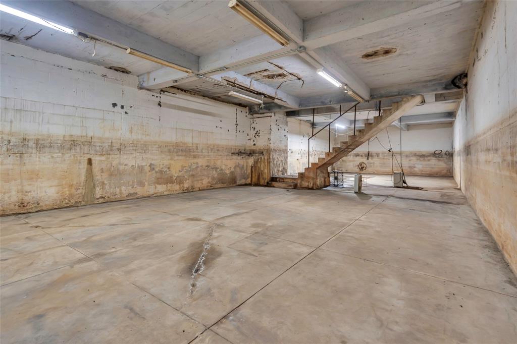 121 Davis St. Corner Property Photo 17