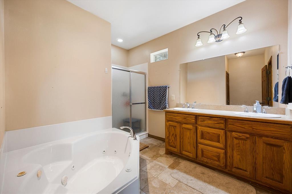 2210 County Road 1076 Property Photo 15