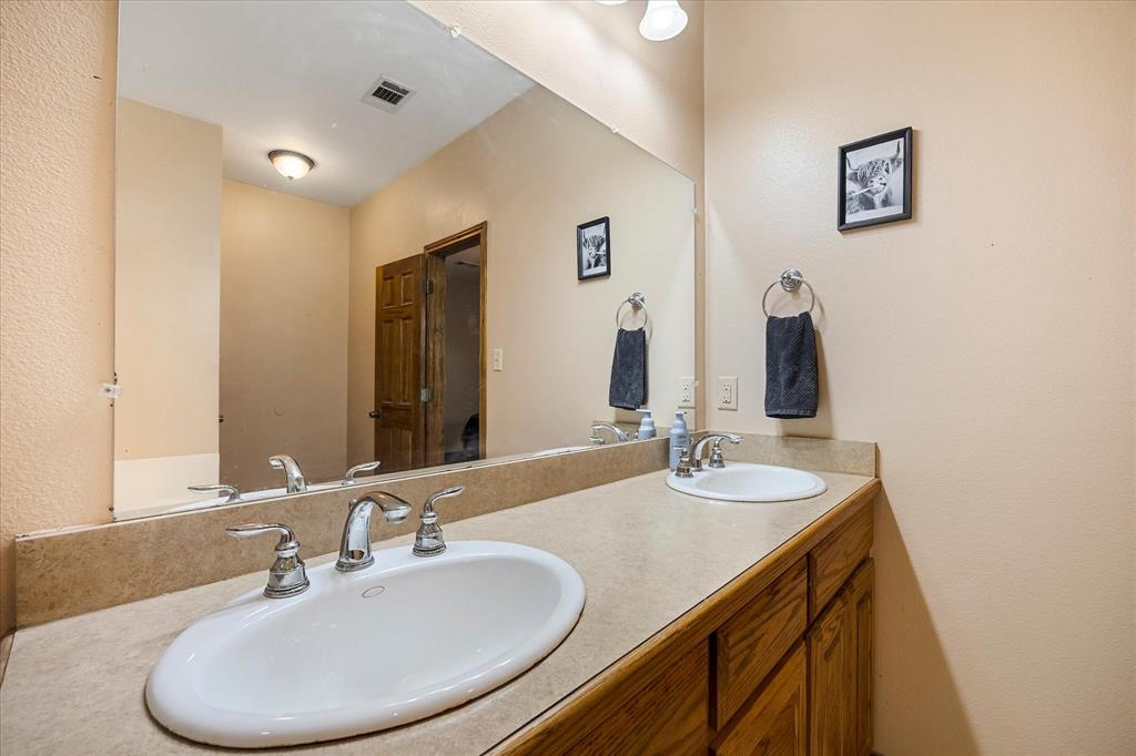 2210 County Road 1076 Property Photo 17