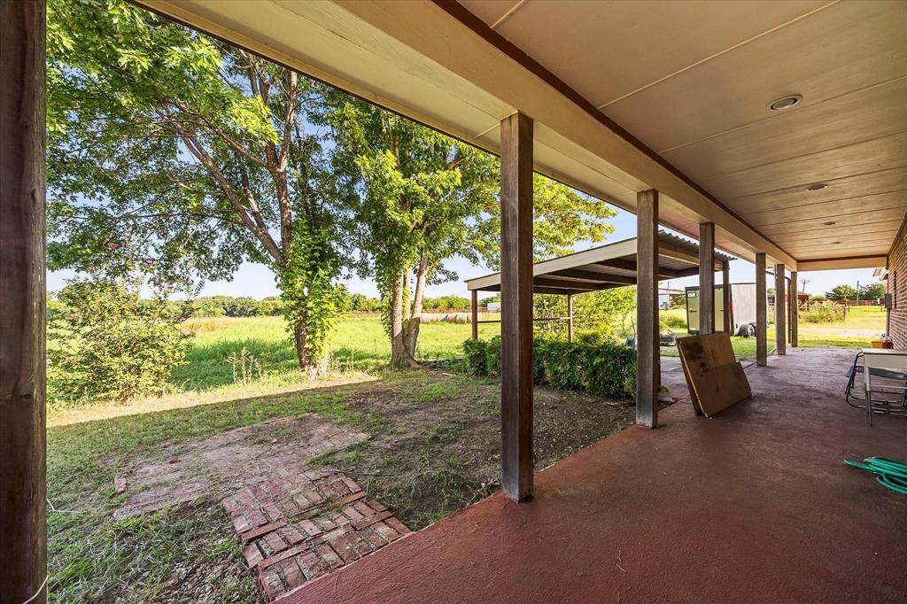 2210 County Road 1076 Property Photo 22