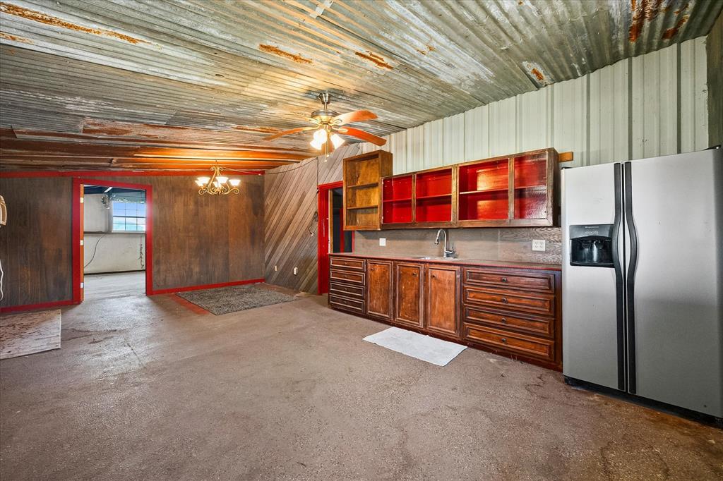 2210 County Road 1076 Property Photo 27