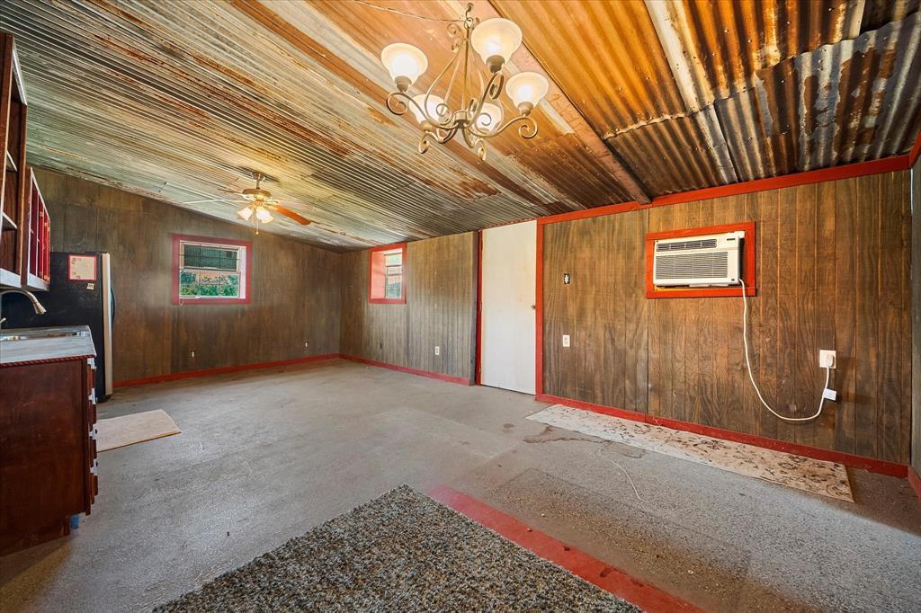 2210 County Road 1076 Property Photo 28